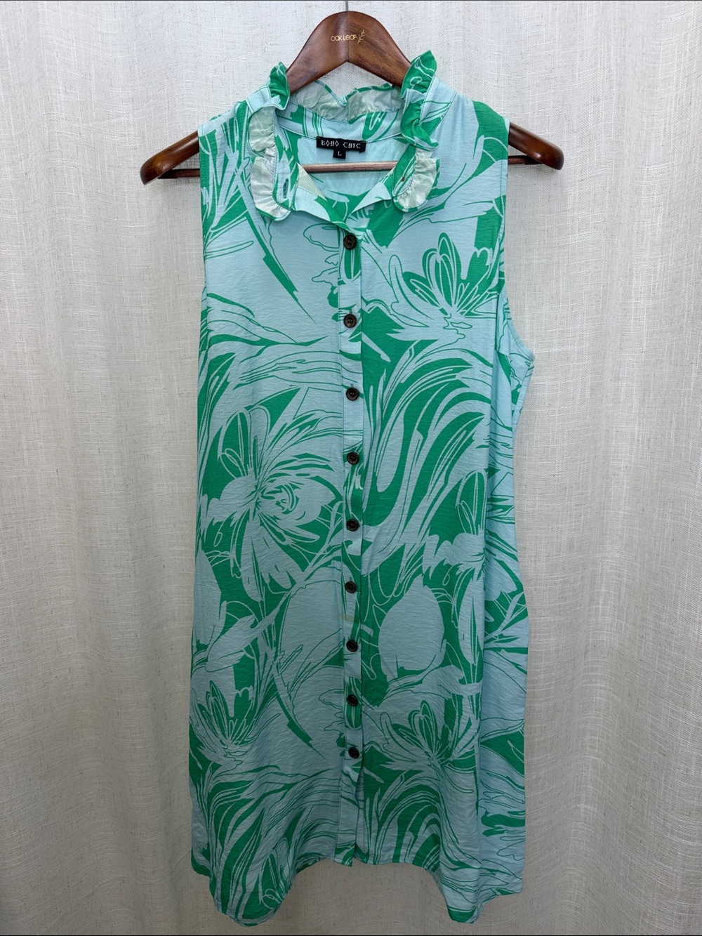 Boho Chic Sleeveless Ruffle Collar Button-Front Top in Green Print Size Large